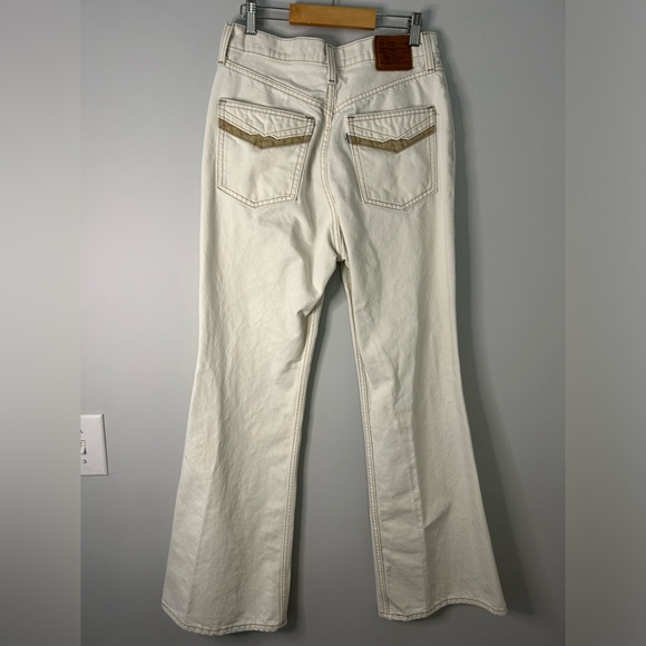 Levi’s 70s High Flare Jeans in 77 Sunny Cream - Picture 11 of 11